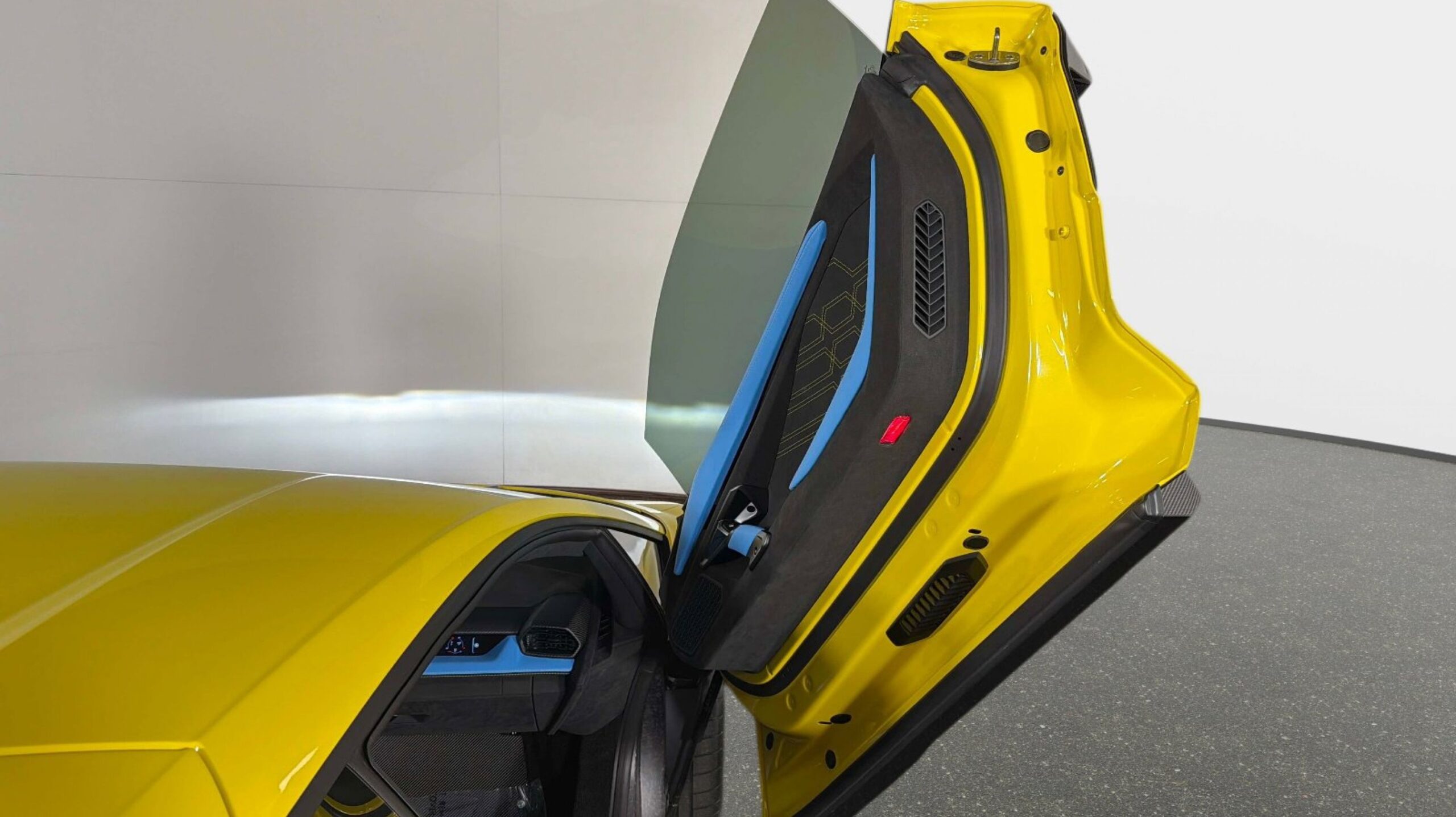 Lamborghini Revuelto BASE