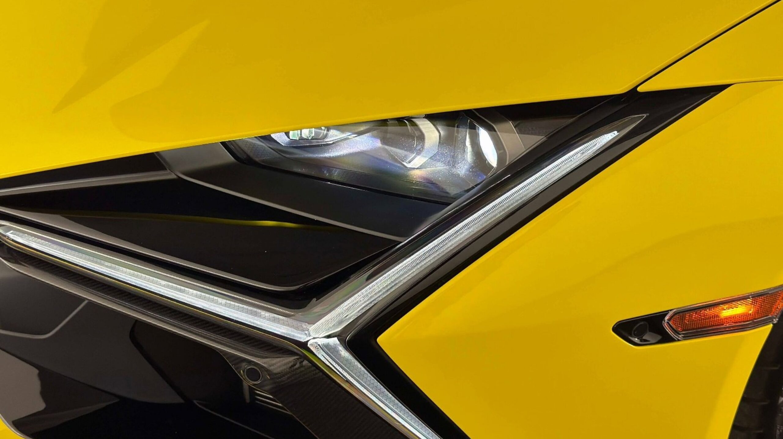 Lamborghini Revuelto BASE