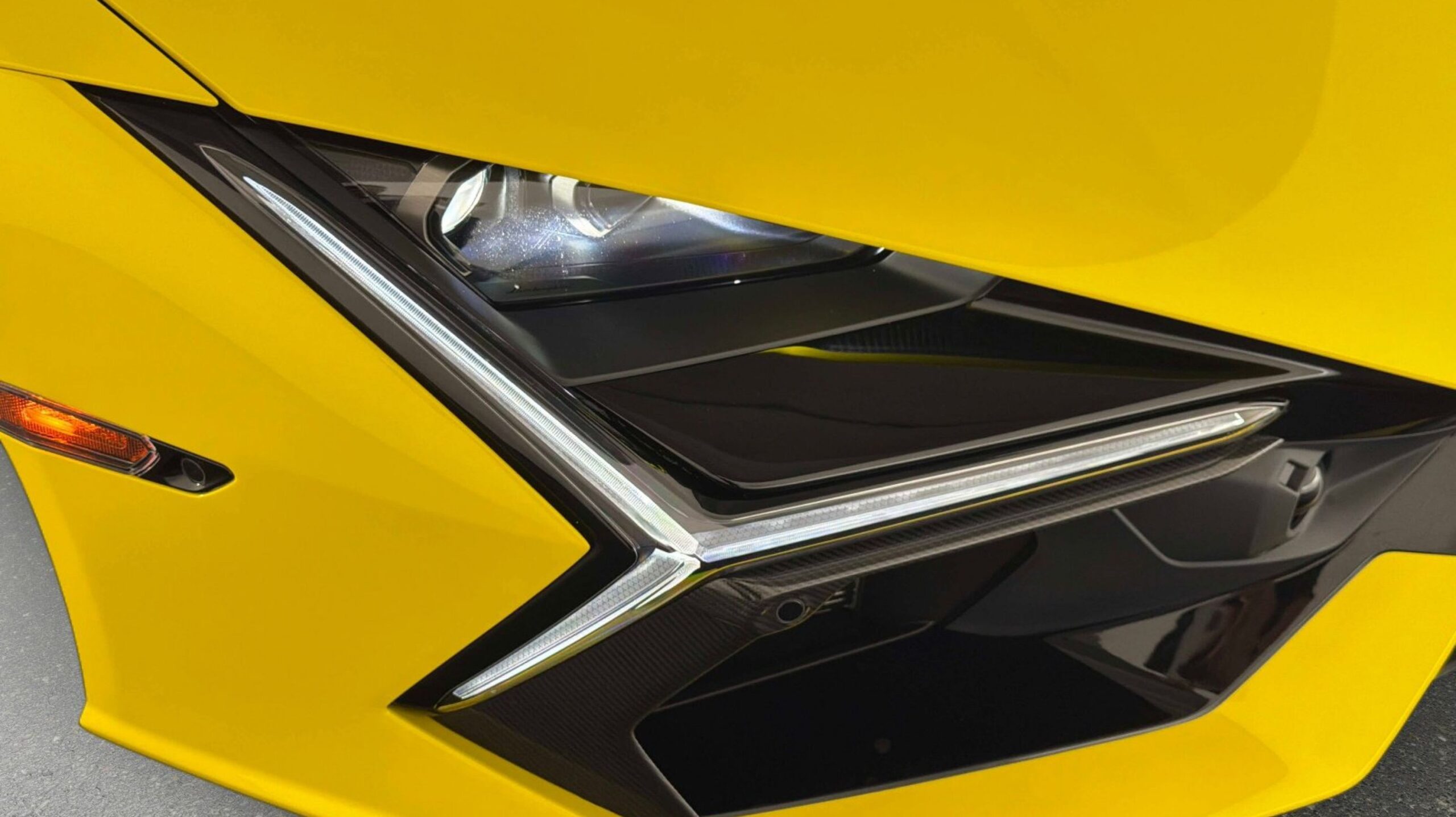 Lamborghini Revuelto BASE