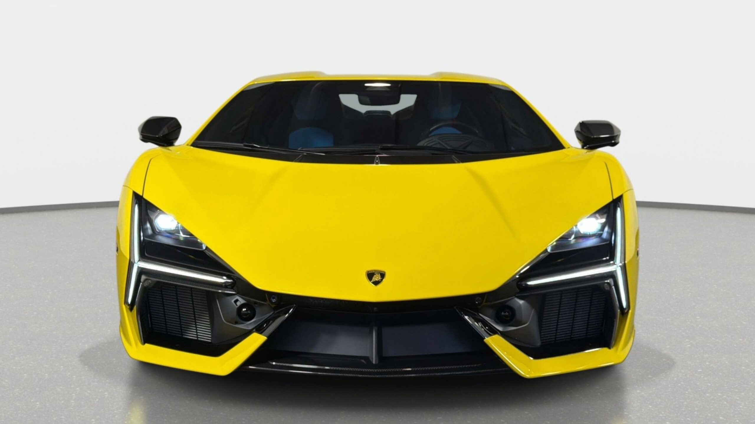 Lamborghini Revuelto BASE