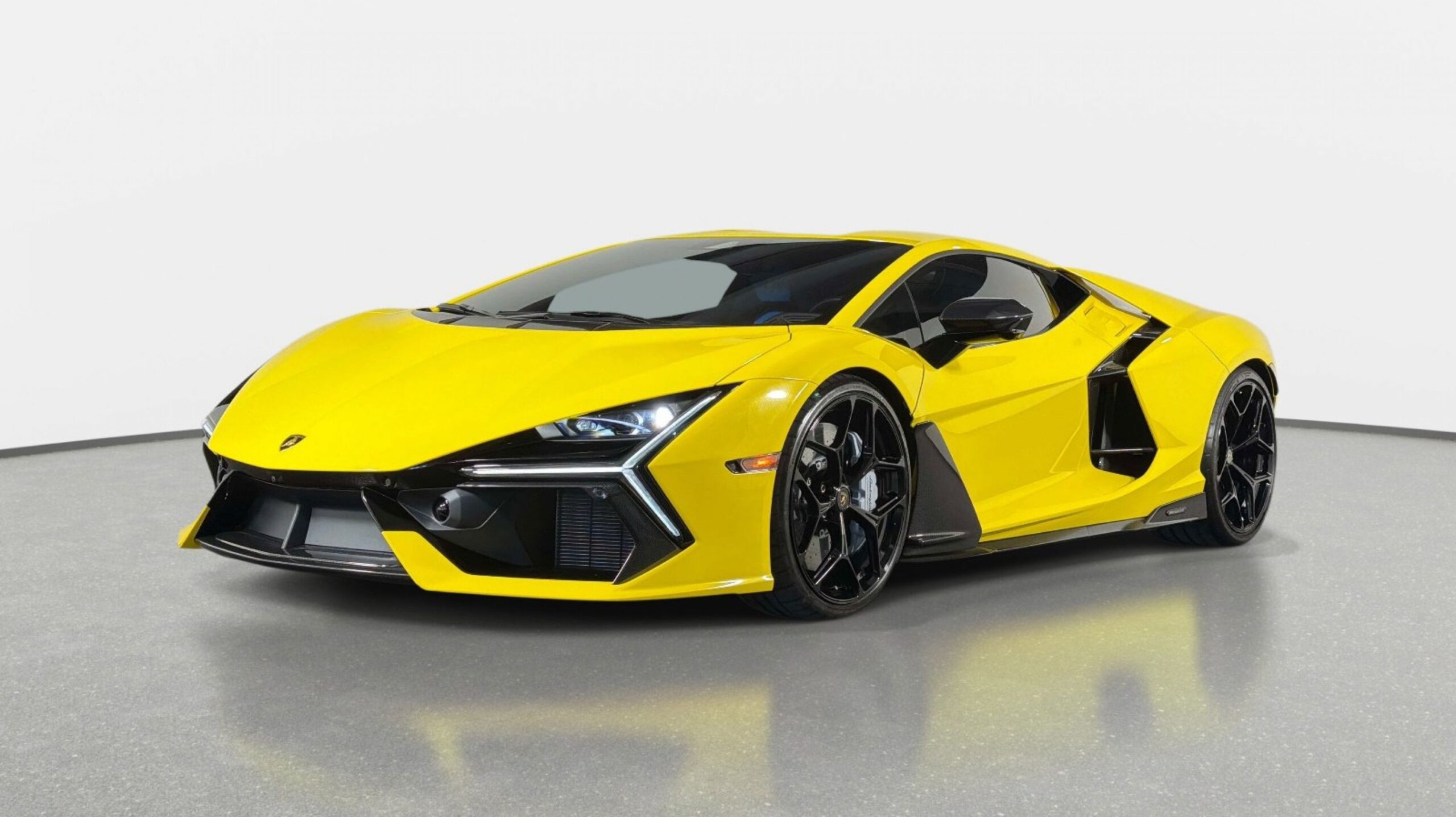 Lamborghini Revuelto BASE