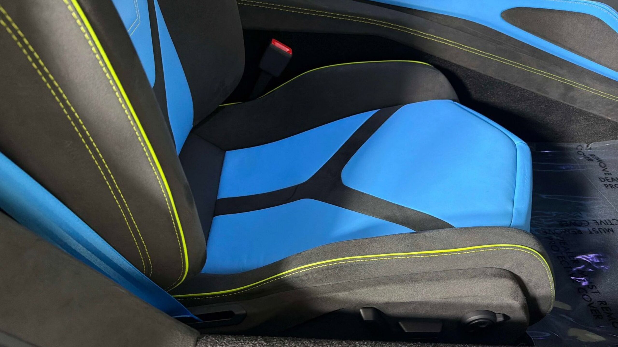 Lamborghini Revuelto BASE