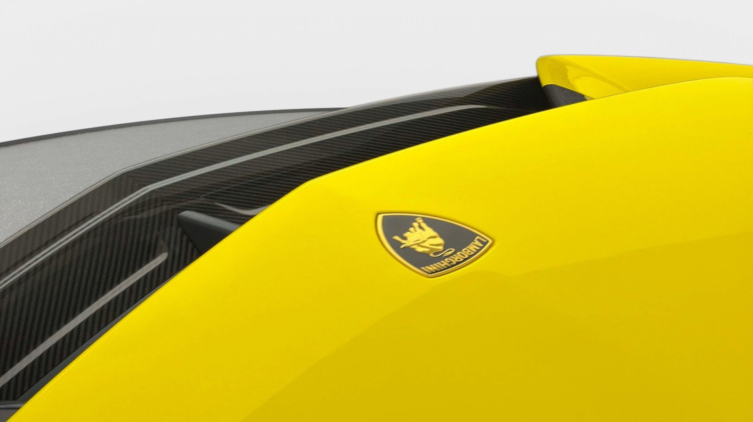Lamborghini Revuelto BASE